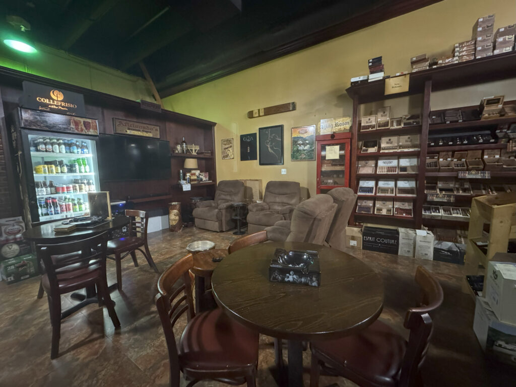 Aficionados-Coral-Springs-Fl-cigar-wine-store