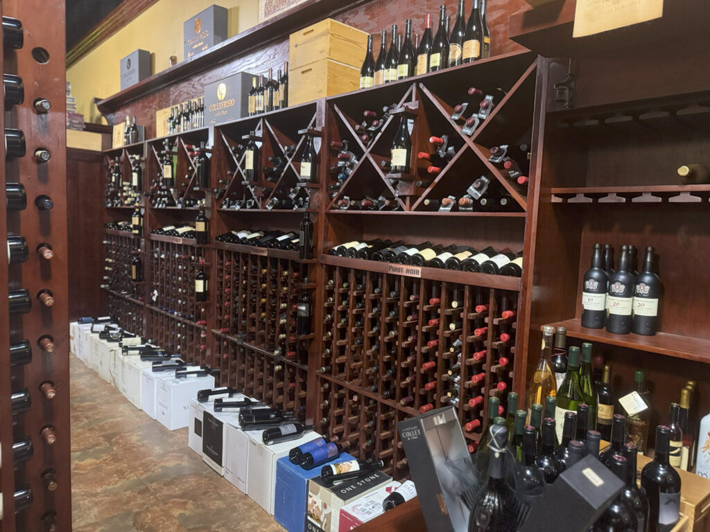 Aficionados-Coral-Springs-Fl-cigar-wine-store